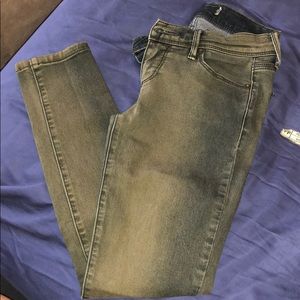 Women’s grey cropped skinny jeans